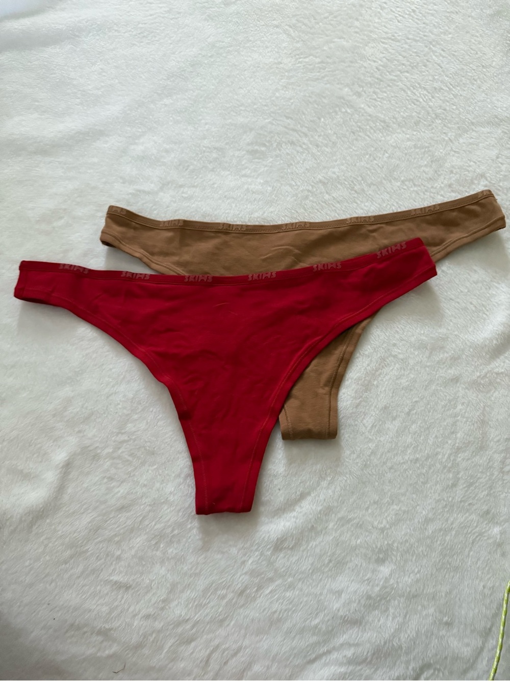 SKIMS Thong Set - Red & Brown